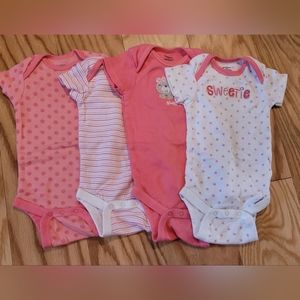 Gerber 4 pack 6-9M Onesie